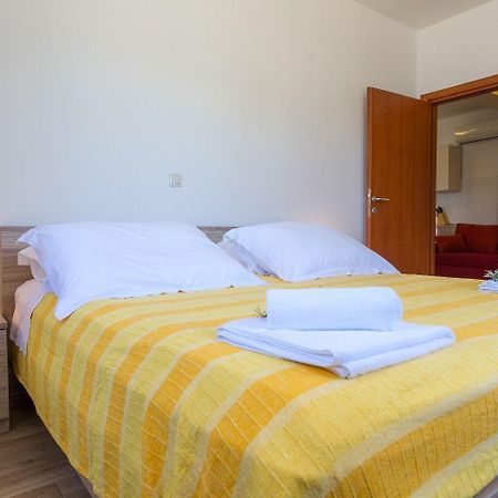 Apartments Zvone1 Вели-Рат Экстерьер фото